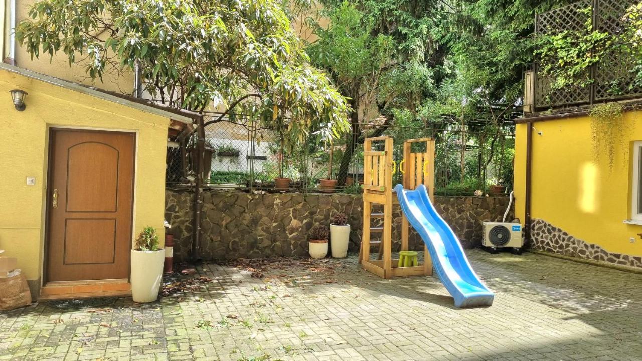 Spacious Apartment In City Center Bratislava Luaran gambar