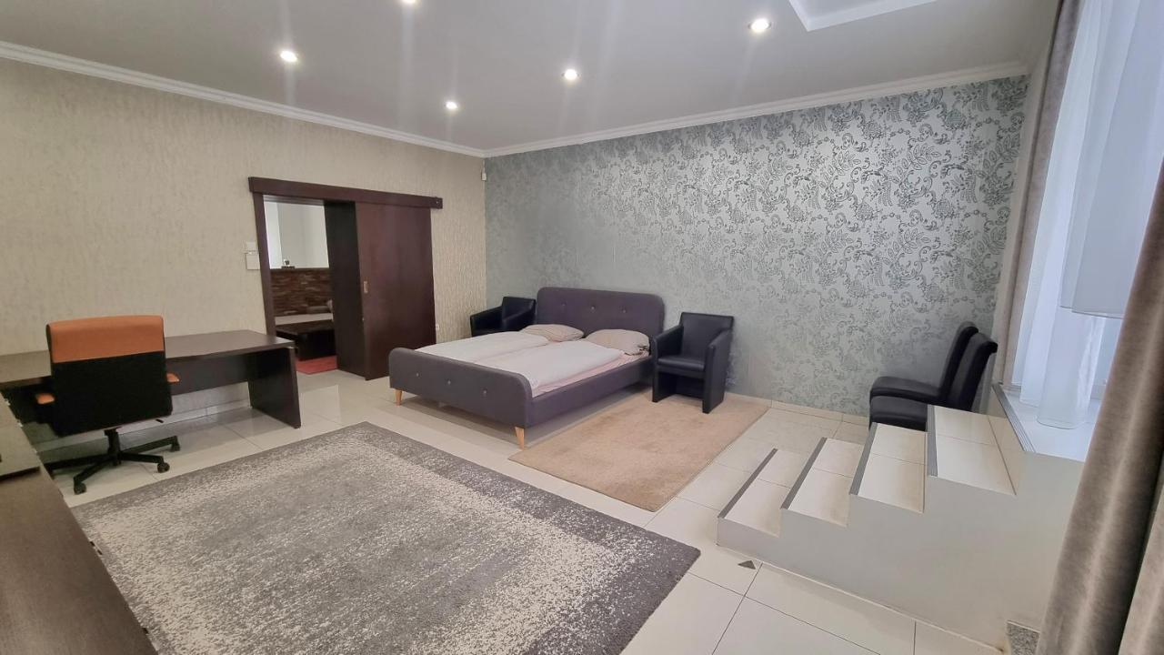 Spacious Apartment In City Center Bratislava Luaran gambar