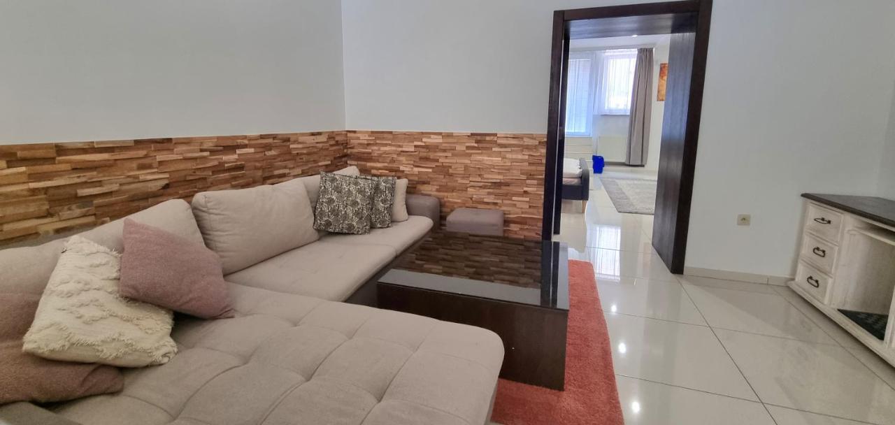 Spacious Apartment In City Center Bratislava Luaran gambar
