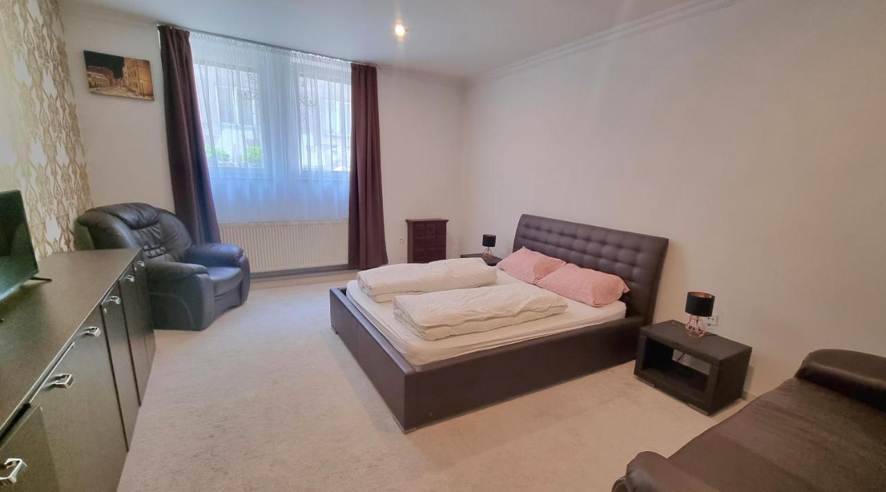 Spacious Apartment In City Center Bratislava Luaran gambar