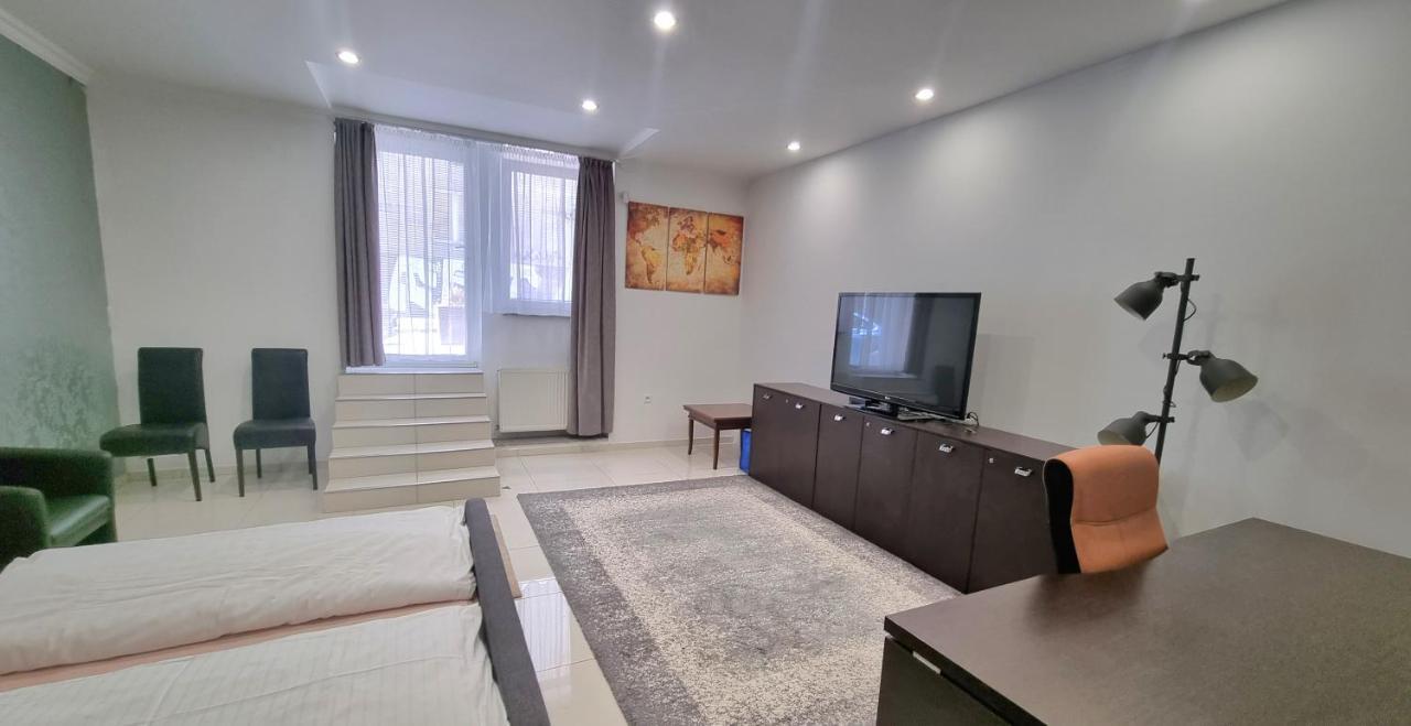 Spacious Apartment In City Center Bratislava Luaran gambar