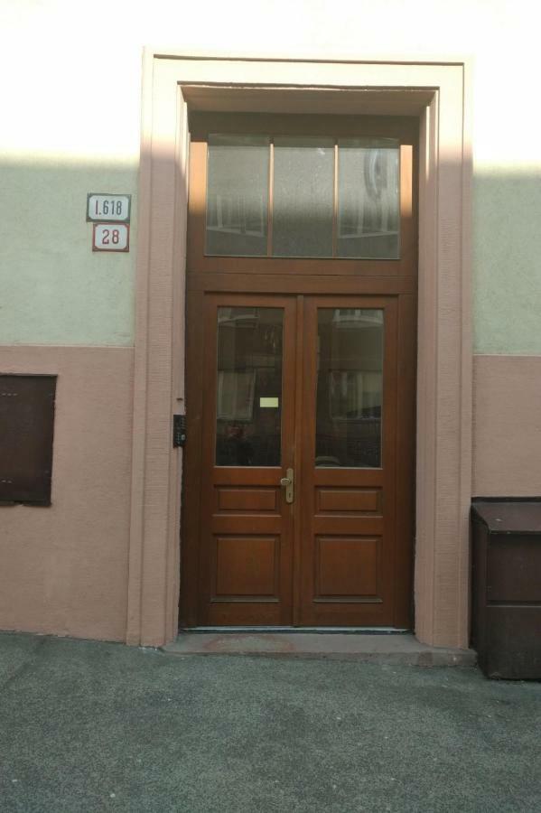 Spacious Apartment In City Center Bratislava Luaran gambar