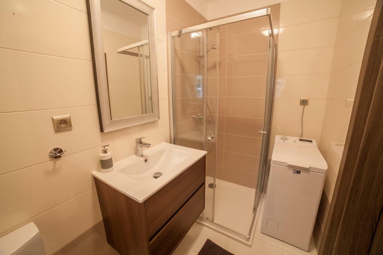 Spacious Apartment In City Center Bratislava Luaran gambar